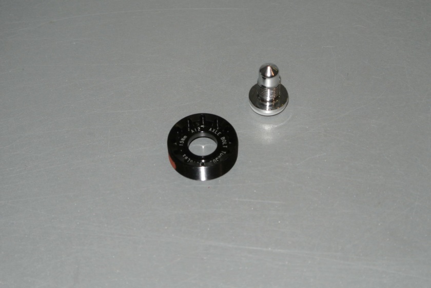 CANNONDALE - axle cap and bolt Supermax